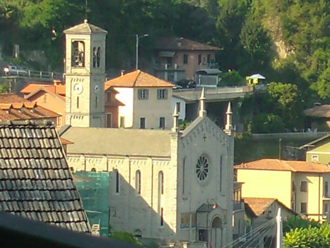 Bild von Kirche am Comer See  in Argegno