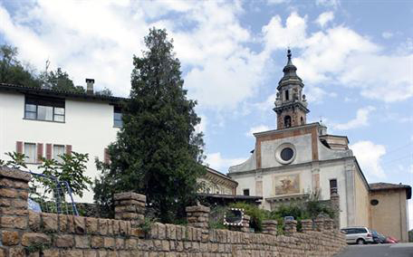 Bild von Kirche am Comer See  in Mandello Lario
